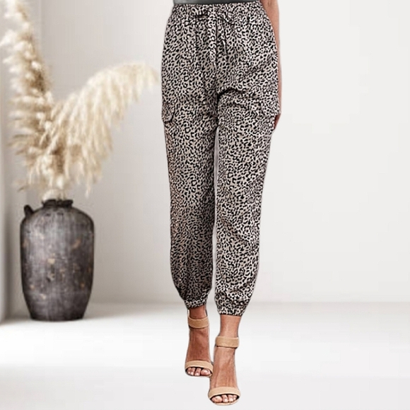 LEOPARD CROP ANKLE PANTS - Picture 1 of 5